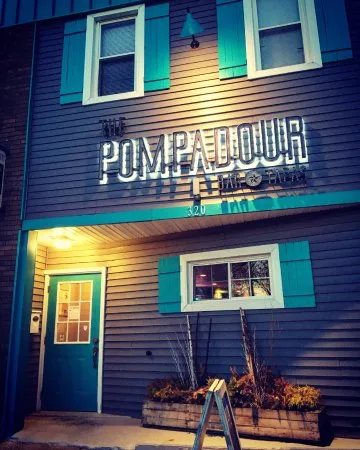 image4. Pompadour Front